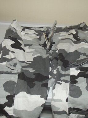 Very Nice Used Pair of Boys Camo Pants (Kreamy) Sz Lg